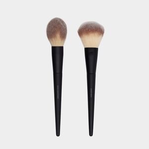 NIP SET OF 2 LITHE BRUSHES